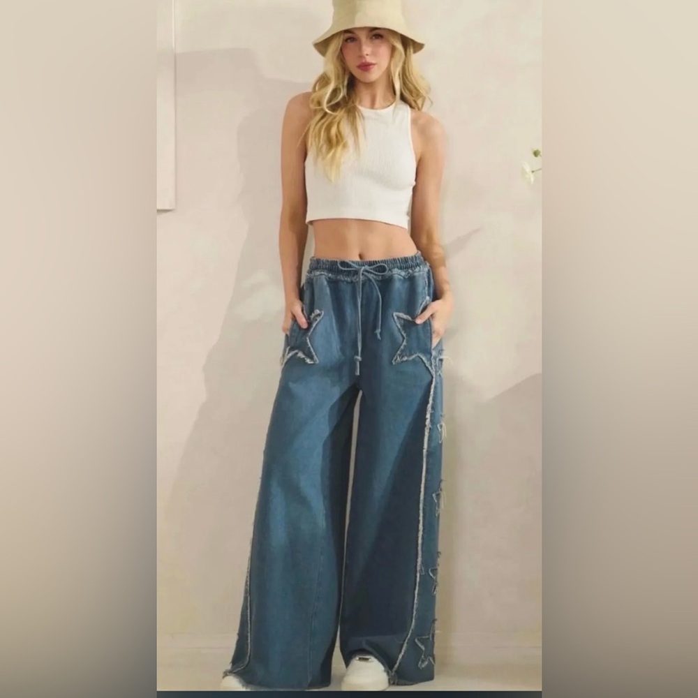 Sage & Fig Frayed Star Patch Wide Leg Jeans NWT SZ S - Picture 2 of 2